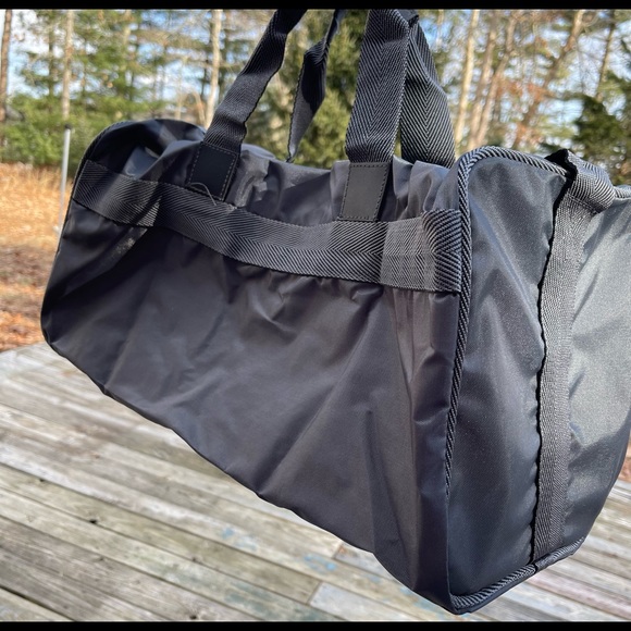 Retro Pierre Cardin Gym bag, carry on, duffle bag with shoulder strap Grey NWT - Picture 5 of 15